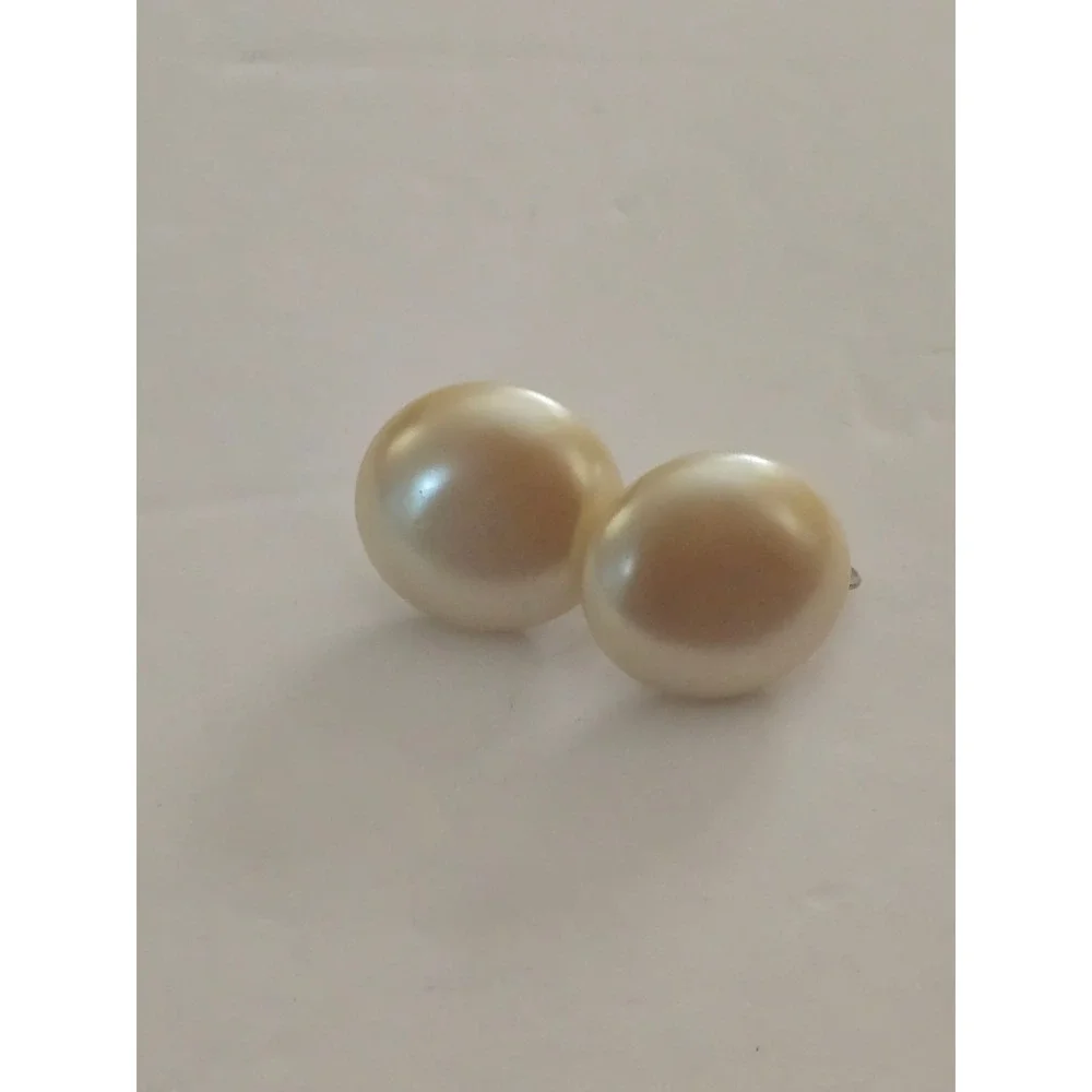 Vintage Marvella Faux Pearl Button Earrings Screw Back Clip On Cream Silver Tone